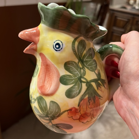 Pretty little chicken pitcher for when you only have a small amount - Picture 2 of 3